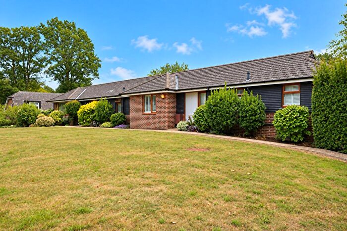2 Bedroom Flat To Rent In St. Johns Lodge, Woking, GU21