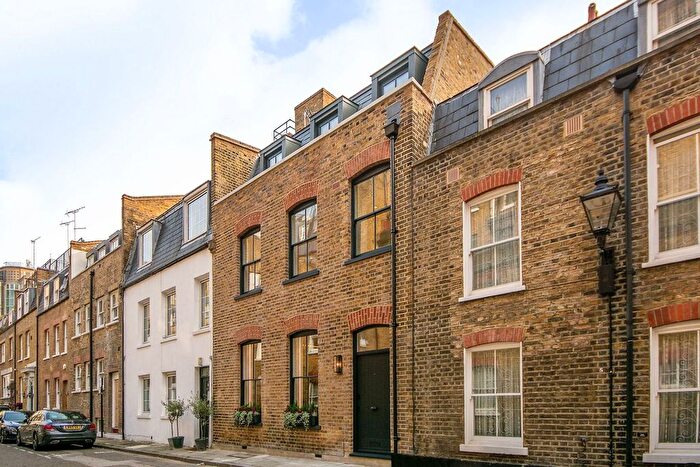 3 Bedroom Property To Rent In Bingham Place, Marylebone, London, W1U