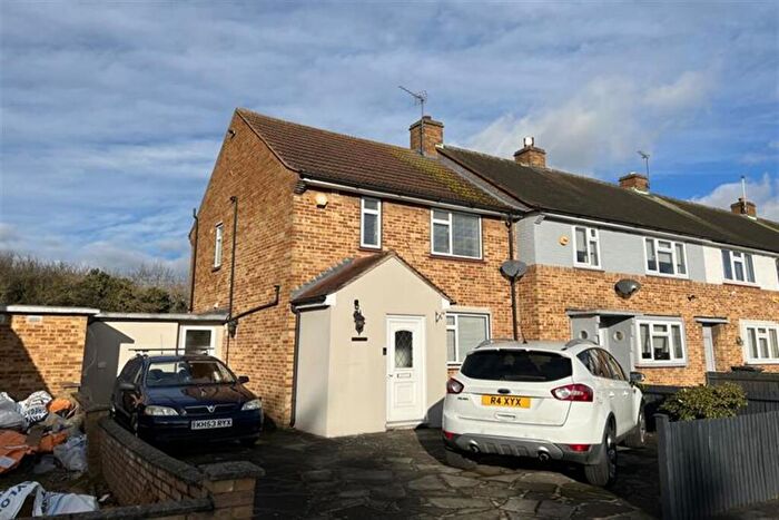 2 Bedroom House To Rent In Leven Drive, EN8