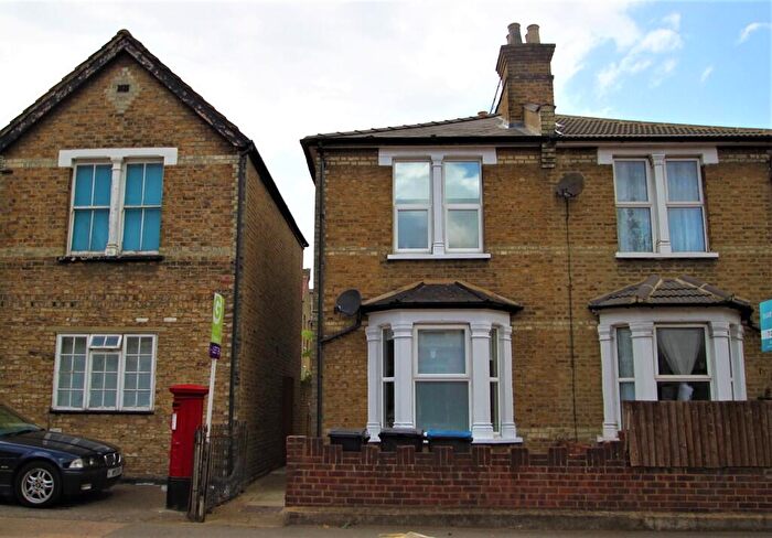 4 Bedroom Semi-Detached House To Rent In Kingston Upon Thames, KT1