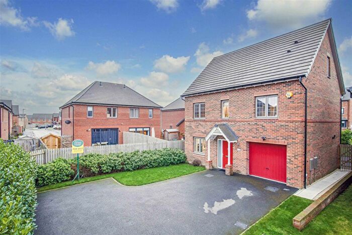 4 Bedroom Detached House For Sale In Park Hill View, Wakefield, WF1