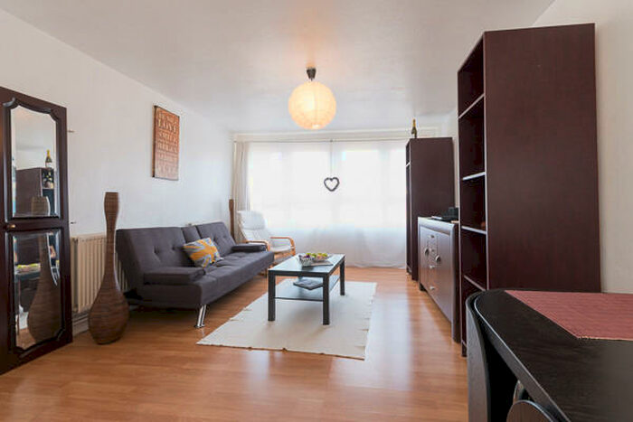 1 Bedroom Flat To Rent In Lindsey Close, Mitcham, Surrey, CR4