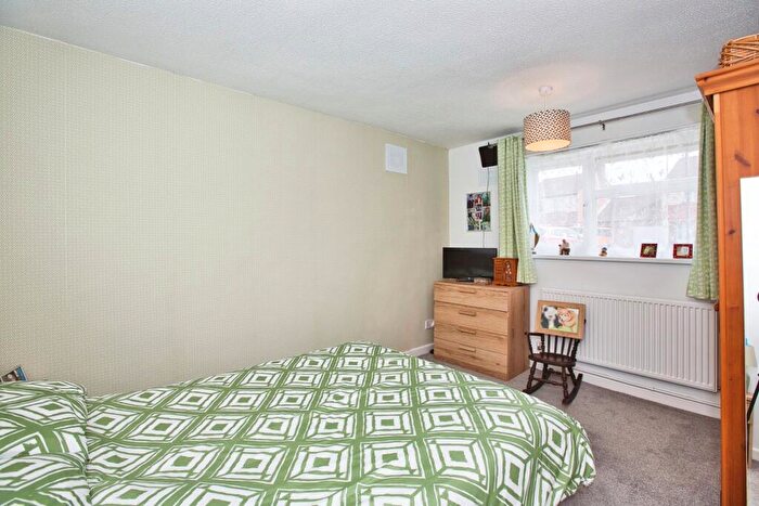 2 Bedroom Flat For Sale In Taranto Hill, Ilchester, Somerset, BA22