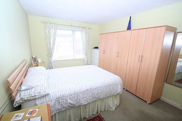 2 Bedroom Flat For Sale In Hamilton Ct, Drake Avenue, Worthing, BN12