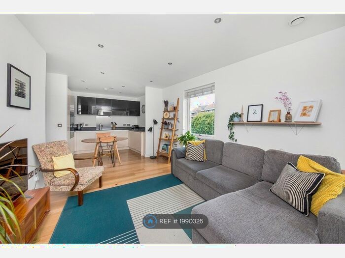 1 Bedroom Flat To Rent In Severin Court, London, SE17