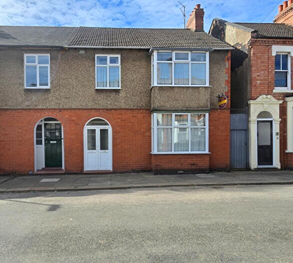 3 Bedroom End Of Terrace House For Sale In Wycliffe Road, Northampton, NN1