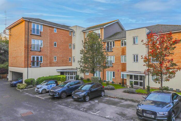 2 Bedroom Flat To Rent In Waterfall Close, Hertford Road, Hoddesdon, EN11