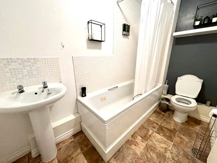 2 Bedroom Apartment To Rent In College Way, Filton, Bristol, BS34