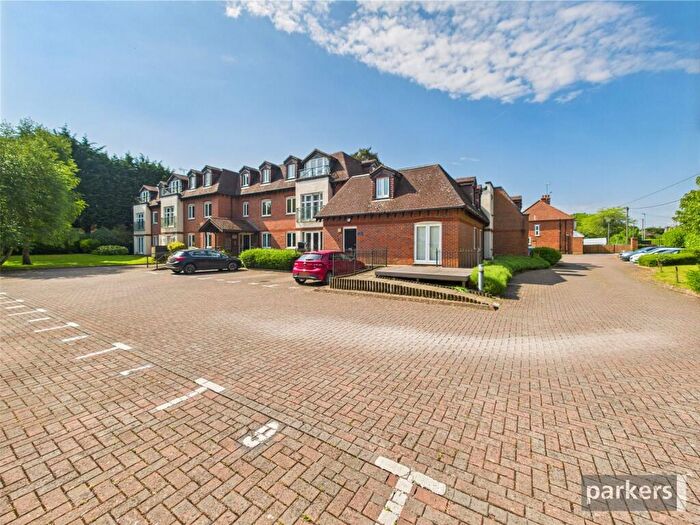 2 Bedroom Apartment For Sale In Old Bath Road, Charvil, Reading, Berkshire, RG10