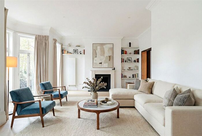 2 Bedroom Flat To Rent In Egerton Gardens, London, SW3