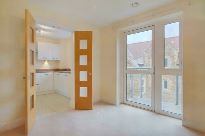 1 Bedroom Apartment For Sale In Wardington Court, Welford Road, Northampton, Northamptonshire, NN2