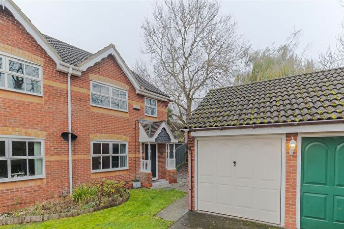 3 Bedroom Semi-detached House For Sale In Dunnock Close, Bottesford, DN16