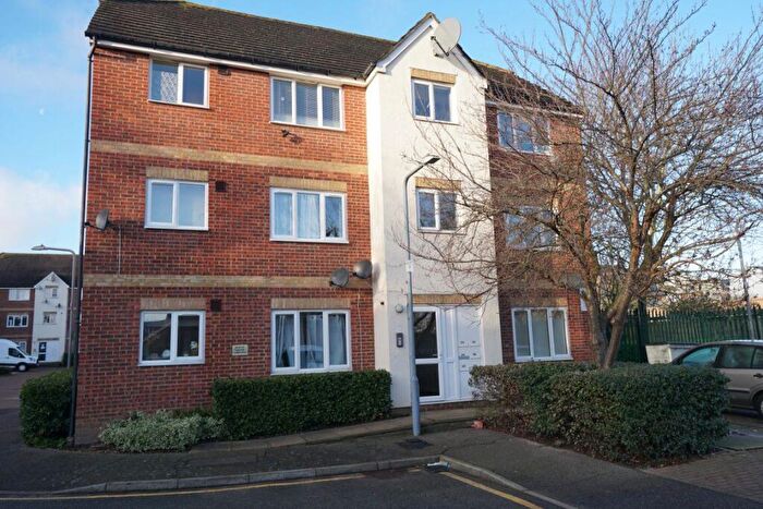 2 Bedroom Flat To Rent In Fenman Gardens, Goodmayes., IG3