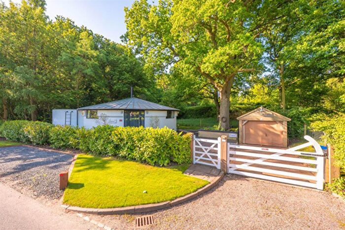 3 Bedroom Detached House For Sale In Ullenhall Lane, Ullenhall, Nr. Henley-In-Arden, B95