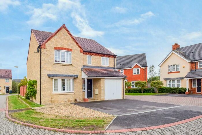 4 Bedroom Detached House To Rent In The Village Close, OX25