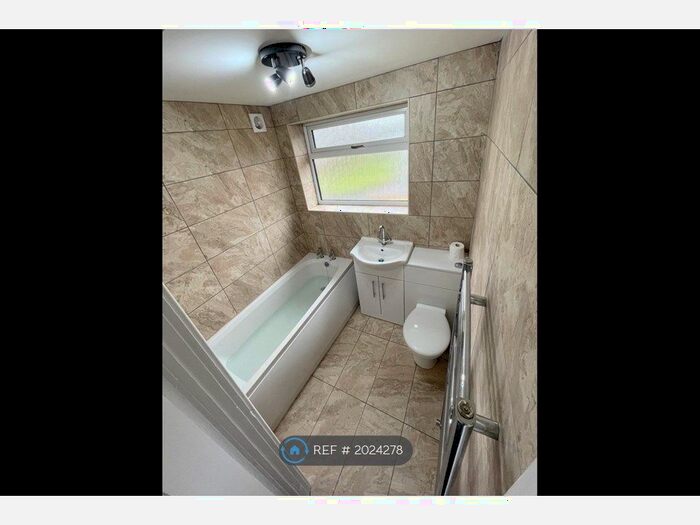 4 Bedroom Semi-Detached House To Rent In Mannor House Close, Liverpool, L31