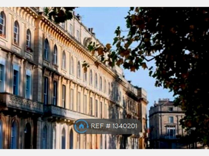 1 Bedroom Flat To Rent In Victoria Square, Bristol, BS8