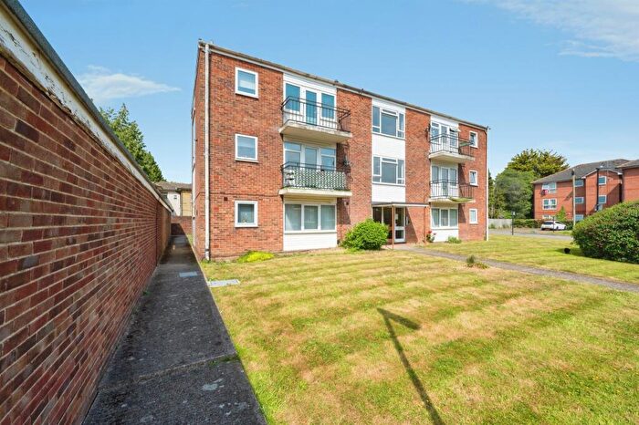 2 Bedroom Flat For Sale In Waterloo Road, Southampton, SO15