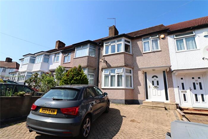 Terraced House To Rent In Larkway Close, Kingsbury, London, NW9