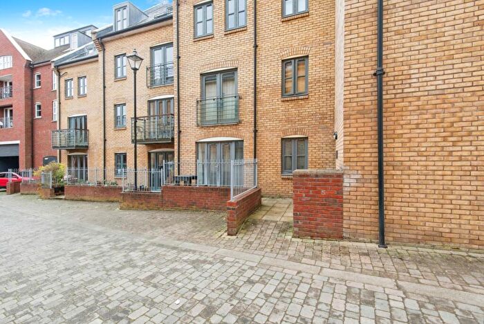 2 Bedroom Maisonette For Sale In Coopers Yard, Paynes Park, Hitchin, Hertfordshire, SG5