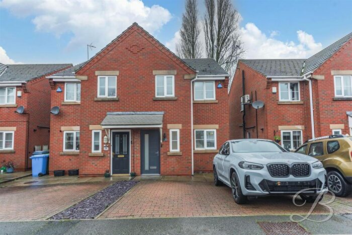 3 Bedroom Semi-Detached House For Sale In Barn Croft, Mansfield, NG18