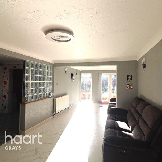 3 Bedroom Terraced House To Rent In Quilters Straight, Basildon, SS14