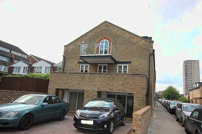 1 Bedroom Flat To Rent In Baptist Court, North Road, Brentford, London TW8
