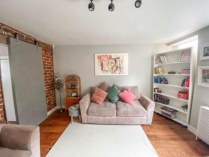 3 Bedroom Cottage To Rent In Wood Street, Leeds, West Yorkshire, LS18