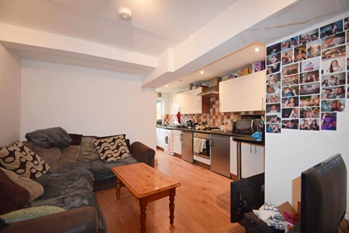 6 Bedroom House To Rent In Rhymney Street, Cathays, CF24