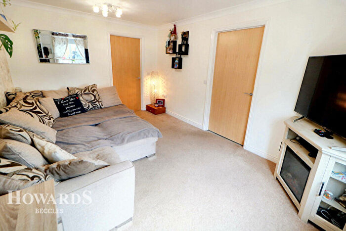 3 Bedroom Terraced House For Sale In George Brown Way, Beccles, NR34