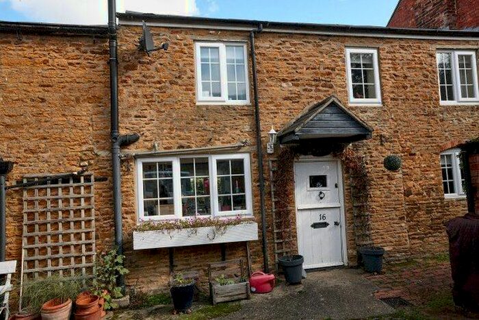 2 Bedroom Cottage To Rent In Manor Road, Northampton, NN6