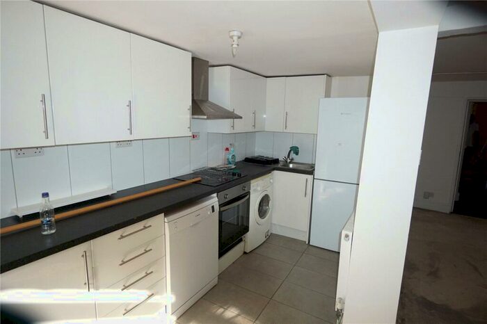 Apartment To Rent In Sussex Way, Holloway, London, N7