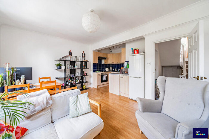 2 Bedroom Apartment To Rent In Giesbach Road, N19