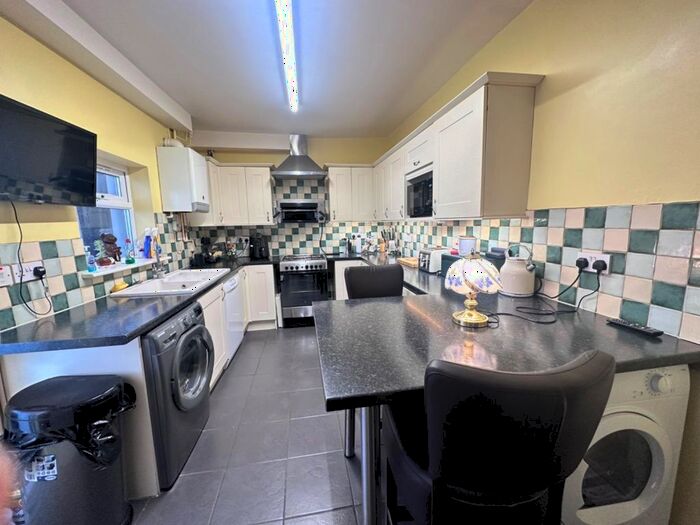 6 Bedroom Town House For Sale In Belle Vue, Weymouth, DT4