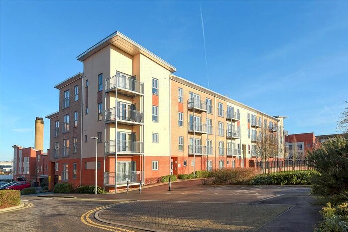 2 Bedroom Flat To Rent In Ashdown House, Battle Square, Reading, Berkshire, RG30