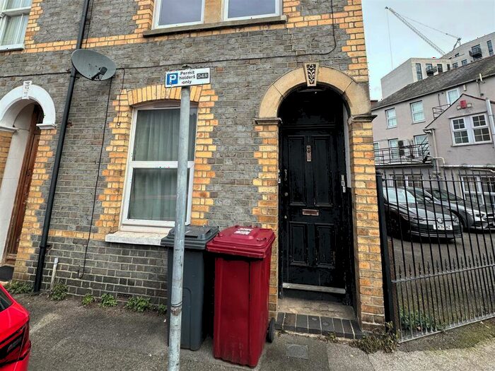 1 Bedroom Flat To Rent In Sackville Street, Reading, Berkshire, RG1