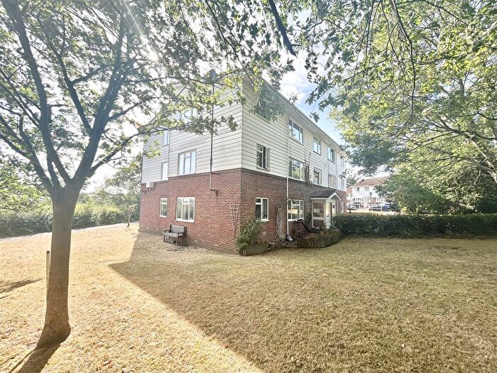 1 Bedroom Apartment To Rent In Quayside Road, Southampton, SO18