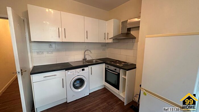 3 Bedroom Flat To Rent In London Road, Mitcham, CR4