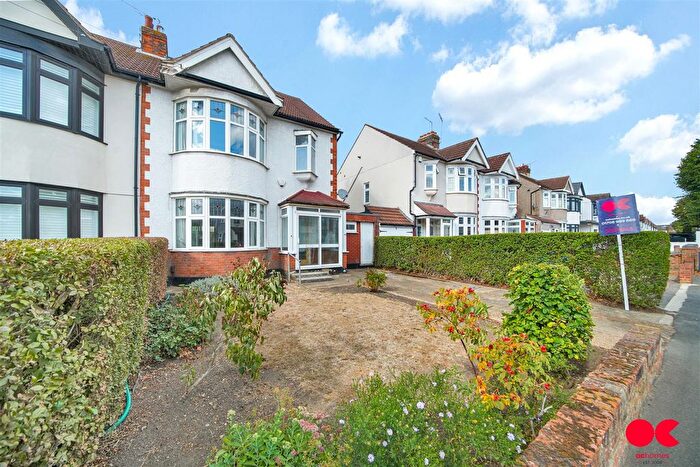 3 Bedroom Semi-detached House For Sale In Fairholme Avenue, Gidea Park, RM2