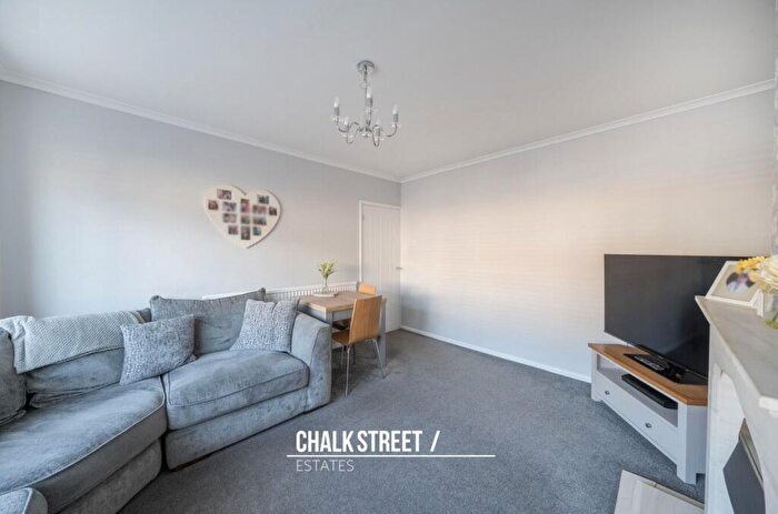 3 Bedroom Terraced House For Sale In Roseberry Gardens, Upminster, RM14