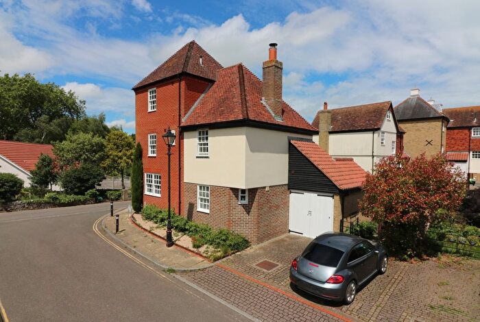 4 Bedroom Detached House For Sale In Loop Street, Sandwich, CT13