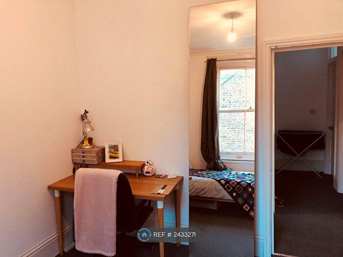 5 Bedroom Flat To Rent In The Kelly Arms, Kingston Upon Thames, KT1