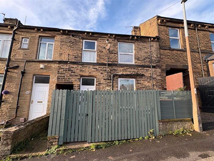 2 Bedroom Terraced House For Sale In South Parade, Cleckheaton, BD19