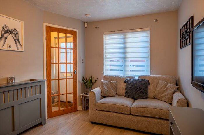 2 Bedroom End Of Terrace House For Sale In Woodcroft Walk, Aberdeen, AB22