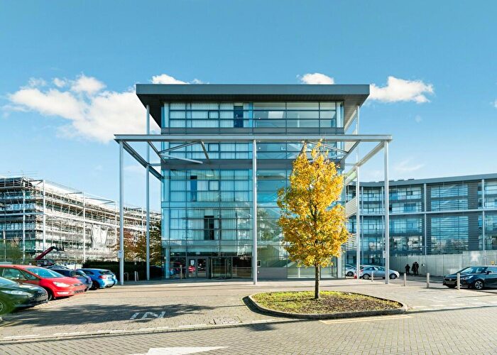 1 Bedroom Flat To Rent In Station Road, Addlestone, Surrey, KT15