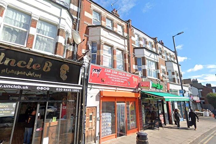 4 Bedroom Flat To Rent In Woodhouse Road, London, N12