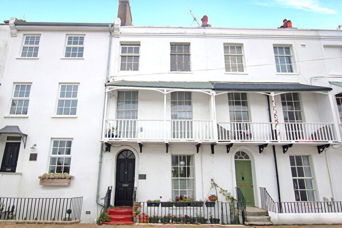2 Bedroom Maisonette To Rent In Warwick Road, Worthing, BN11