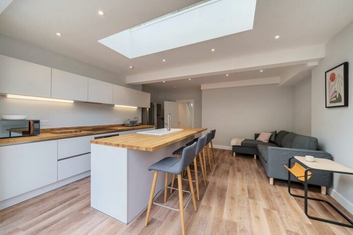 Terraced House To Rent In Aylett Road London, SE25