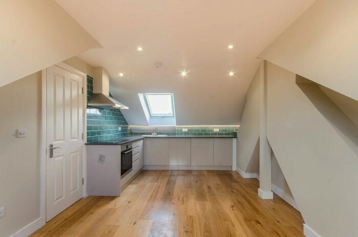 1 Bedroom Flat To Rent In Sandringham Road, Willesden Green, London, NW2