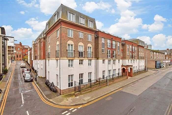 2 Bedroom Flat For Sale In Queen Street, Ramsgate, Kent, CT11